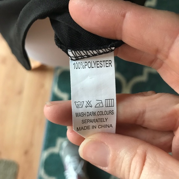 Black polyester top super stretchy and a bit shiny - Picture 4 of 4